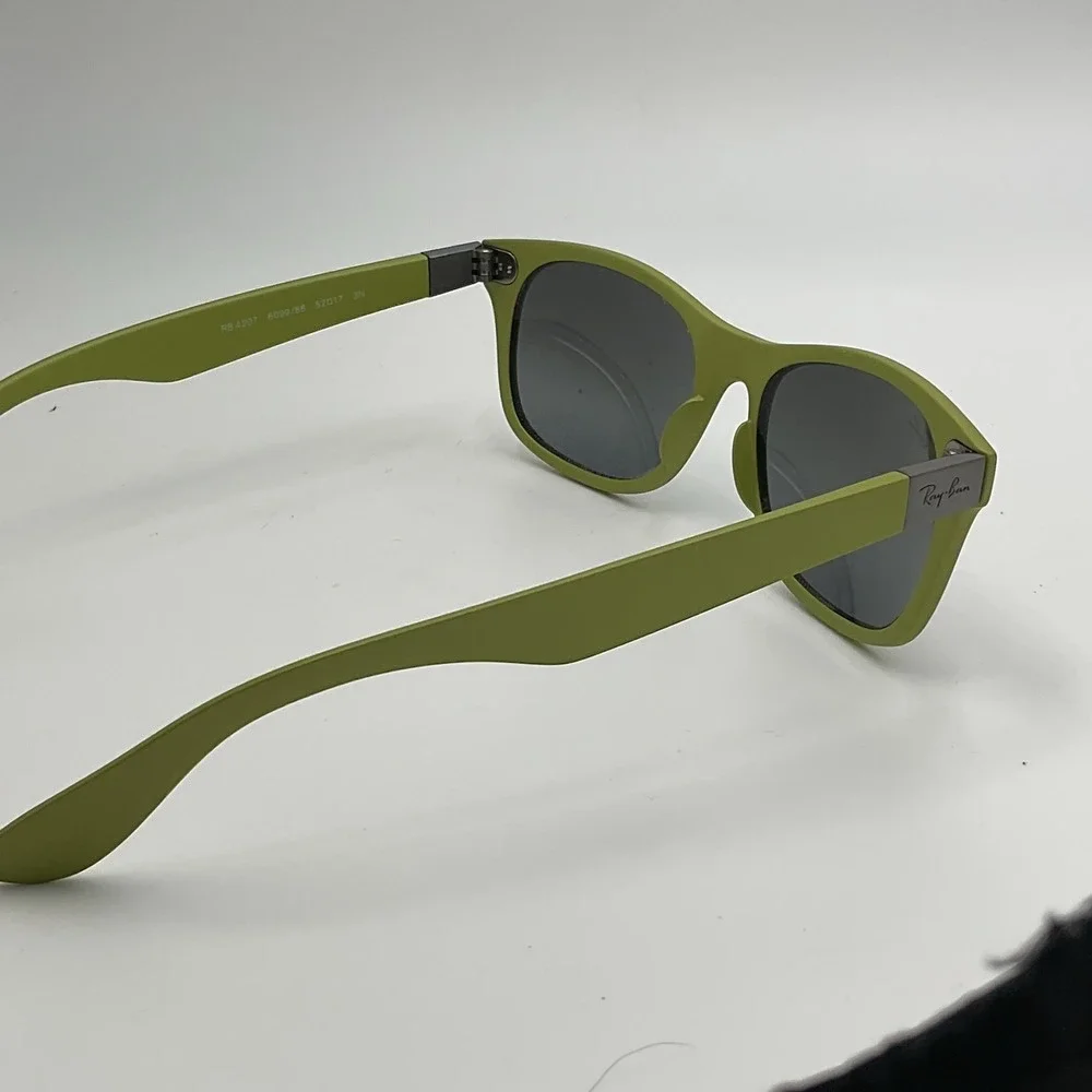 Ray-Ban Sunglasses Wayfarer Liteforce Matte Aced Green Silver Gray Lenses RB4207